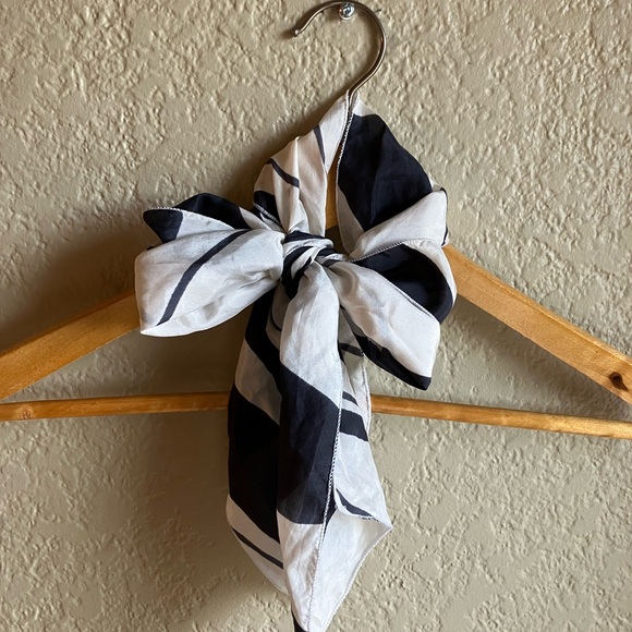 Denis Lejay hand painted silk scarf - Picture 3 of 6